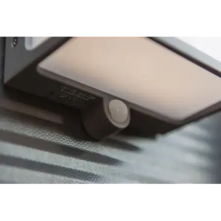 LUTEC Doblo LED væglampe, sort solcelle med sensor 12W