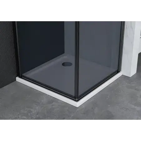 Nortiq brusehjørne med røgfarvet glas, sorte profiler - 90 x 90 cm