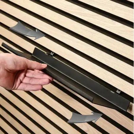 Nortiq sort hylde til akustikpanel, 40 cm.