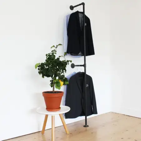 Simple Racks Long Island City, væghængt tøjstativ i sort gevindrør, 210 x 35 cm