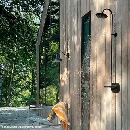 Frostline Duo udendørsbruser til vægmontering, matsort, 13-35 cm væg