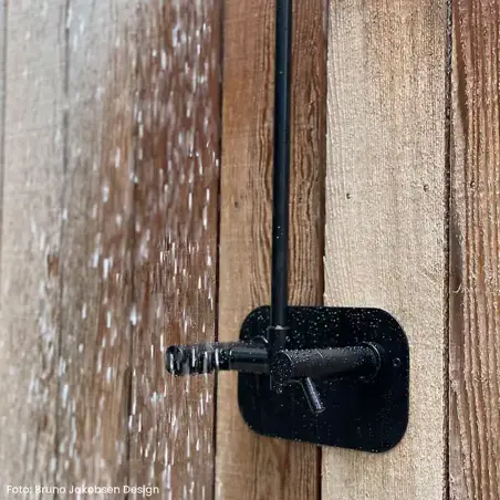 Frostline Duo udendørsbruser til vægmontering, matsort, 13-35 cm væg