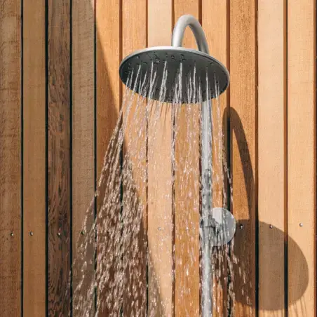 Frostline Duo udendørsbruser til vægmontering, rustfrit stål, 30-55 cm væg