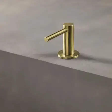 Vola T36 - 19 sæbedispenser - poleret messing natur