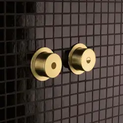 Vola A83-19 pneumatisk trykknap - poleret messing natur