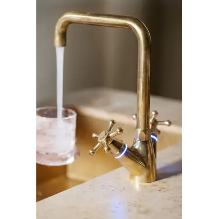 Toni Elements Christiansborg, u-tud, kogende vandhane, Bruneret messing