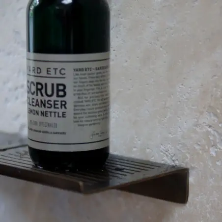 Toni Copenhagen brusehylde, Bruneret messing